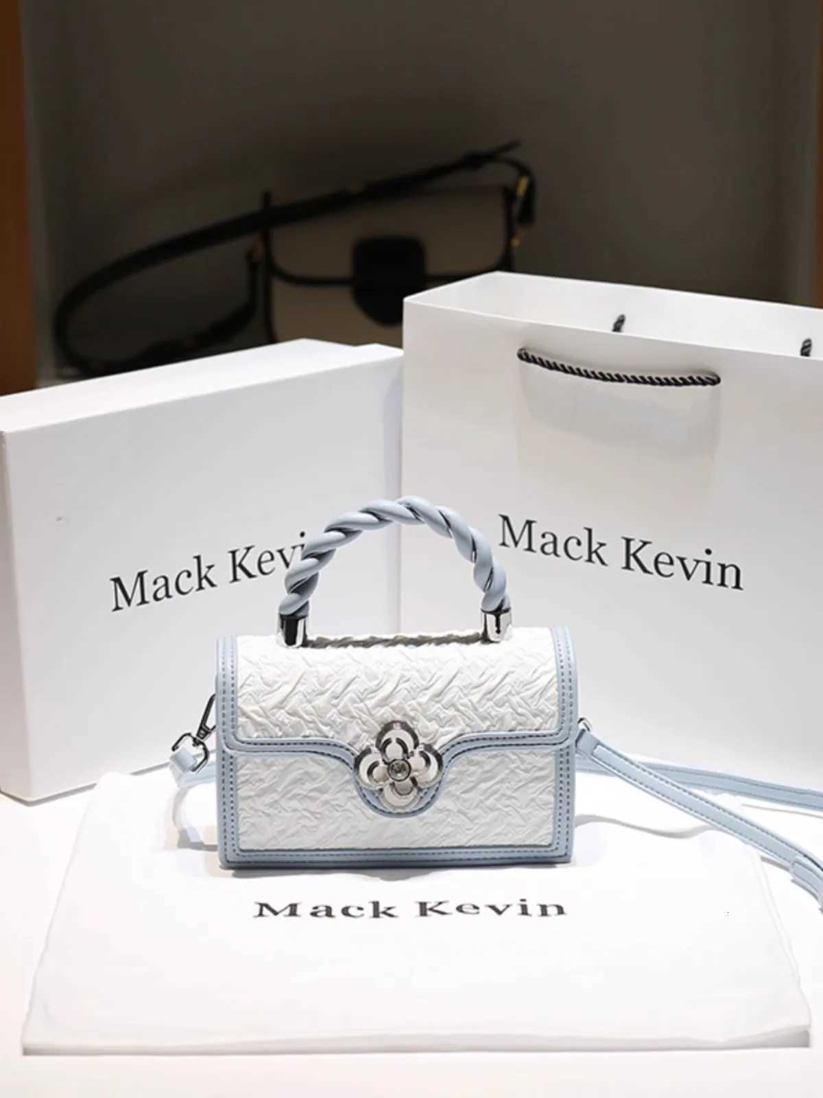 2024 New Fashion and Popular Handheld Square Bag with Contrasting Color and Delicate Flower Metal Decoration Shoulder Messenger Bag Y250725