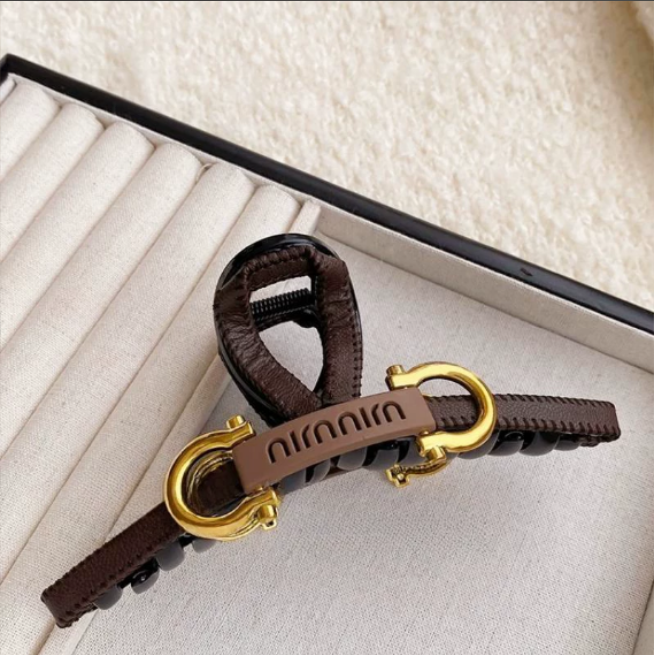 Elegant leather high-end style large shark clip new style hair clip women's light luxury and fashionable back head plate hair clip
