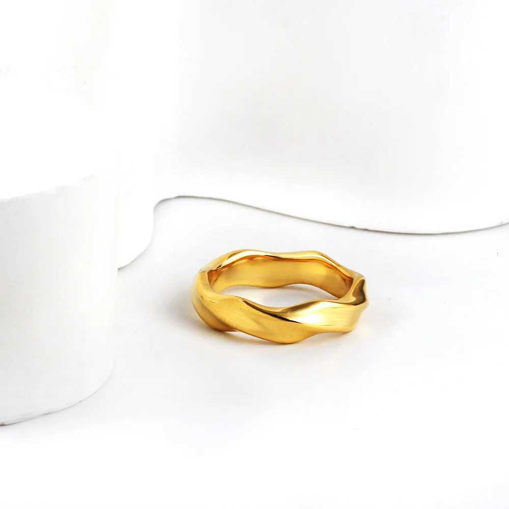 Luxury stainless steel womens ring simple twisted rope coin heart-shaped circular texture waterproof finger band ring wedding jewelry W250417