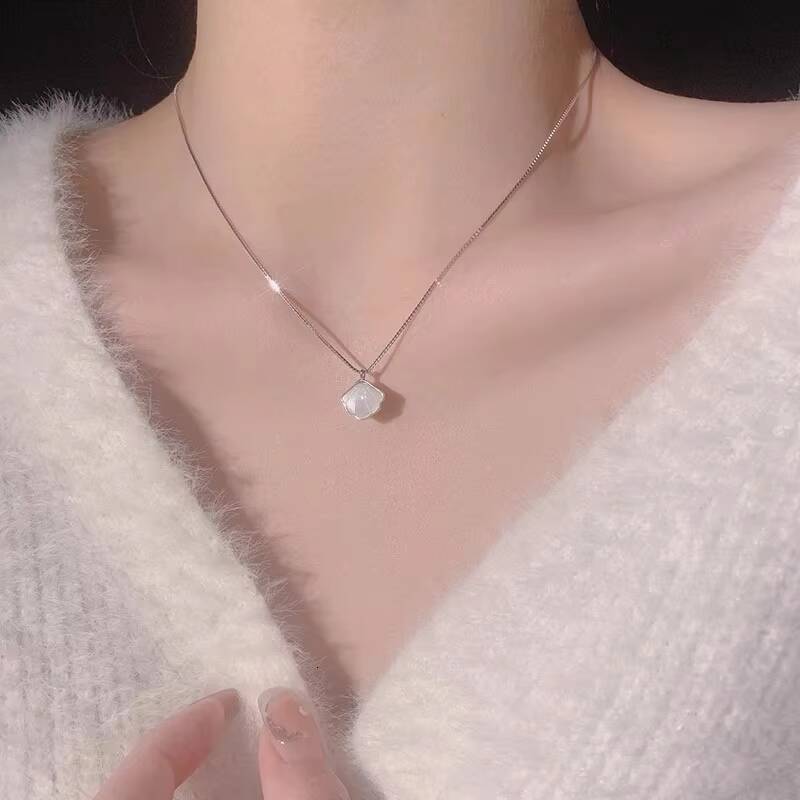 2024 Fashion Jewelry Necklace for Women Girls Minimalist Designer Shell Pendant Initial Necklace Silver Necklace