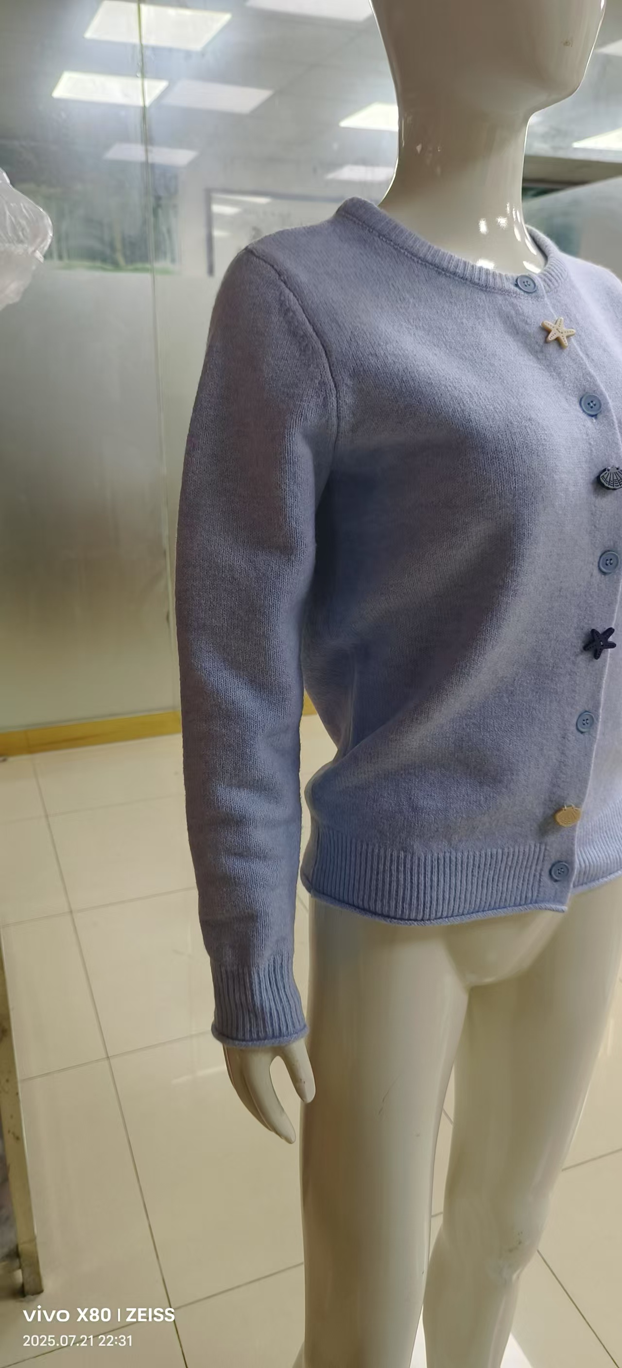 Casual and fashionable women's cardigan Diverse styles available for customization