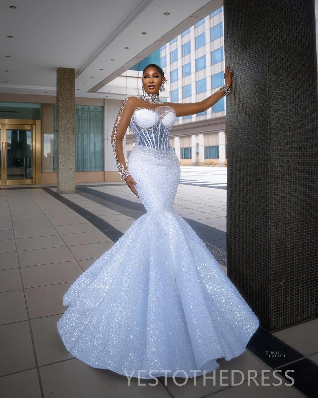 2025 Plus Size Wedding Dresses Bridal Gowns Detachable Train Illusion High Neck Beaded Lace Rhinestones Long Sleeves Wedding Gowns for African Black W