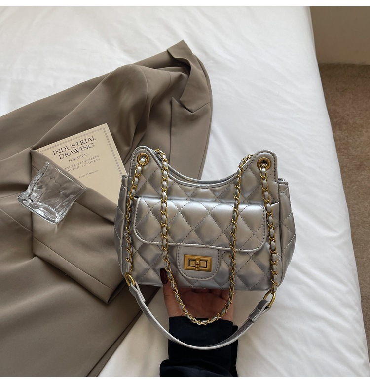 Luxury Brand Designer Bag Style Quilted Chain Underarm Bag For Women 2025 New Fashion Single Shoulder Crossbody Bag Light Luxury Small Square Bag Tren