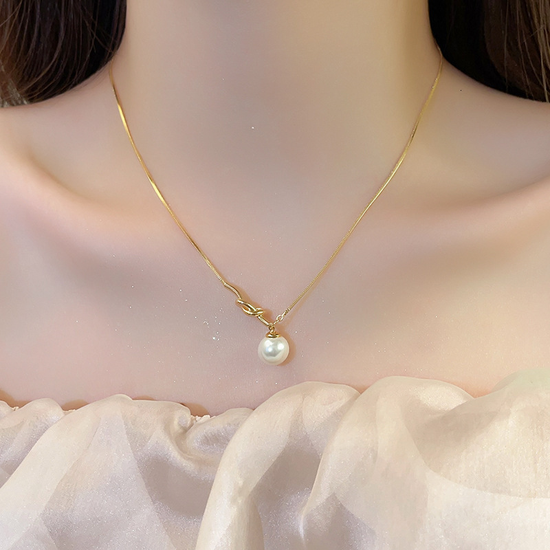 2025 New Gold Knot Pearl Necklace For Women Sweater Chain Luxury Designer Necklace Elegant High-end Luxury Pendant Niche