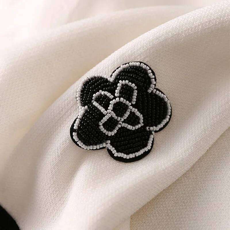 Designer Leisure High Quality 2024 Spring/Summer Women's Ice Silk Knitted Short-Sleeved Split Dress, Literary Style O-Neck Knee-Length Package Hi