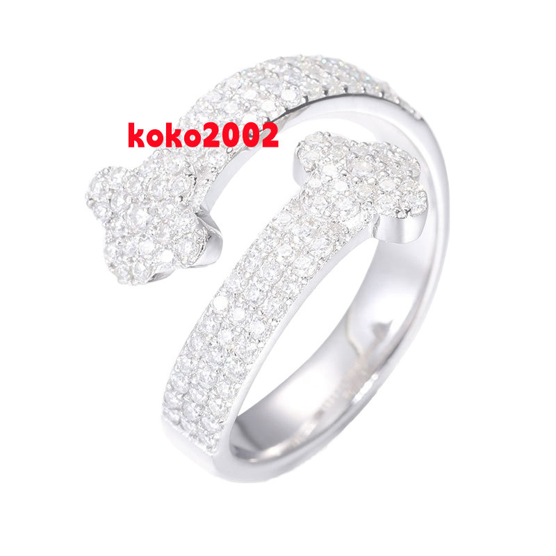 Elegant S925 Sterling Silver D Color VVS Gem Fine Jewelry Womens Moissanite Clover Ring with Lucky Flower Design
