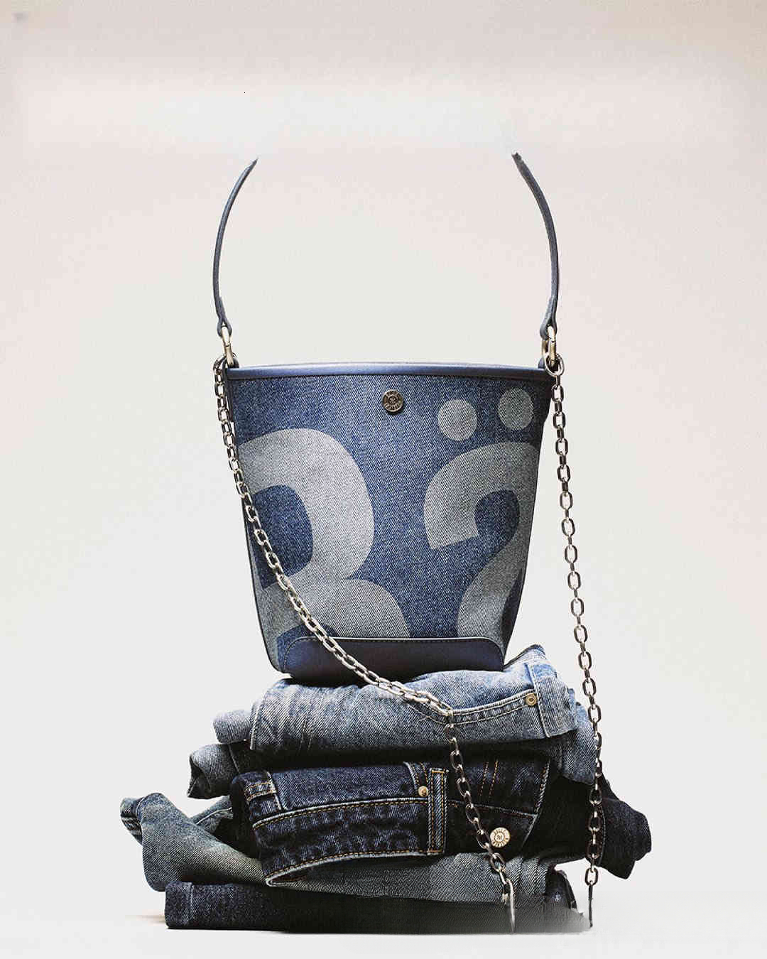 Top quality Brand High Quality New Style Free Delivery Designer 2025 New Bucket for Trendy Large Capacity Letter Print Shoulder Underarm New Free Deli