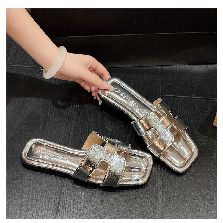 Free Shipping Fashionable Beach Flat Sandals for Women New Design Wearable Outdoors Soft Leather Comfort Versatile Summer Slides