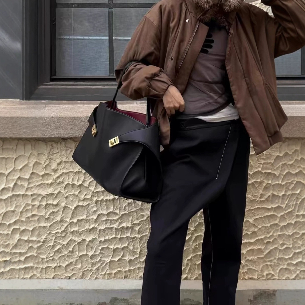 Top quality Brand High Quality Style Free Delivery Designer Bag Trendy Fashion Square Color-Block Casual Commuter Handbag Shoulder Bag Free Delivery D