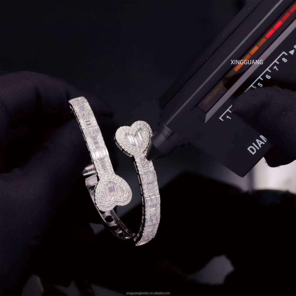 New Custom Heart Baguette VVS Moissanite Dias S Sterling Sier Open Bangle Unisex Bracelet Jewelry