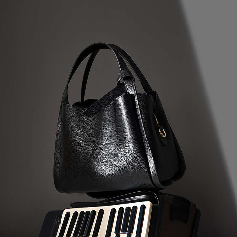 New Designer Luxury Handbag Women 2025 New Style Basket for Mom Elegant Crossbody Cowhide Bucket Bag
