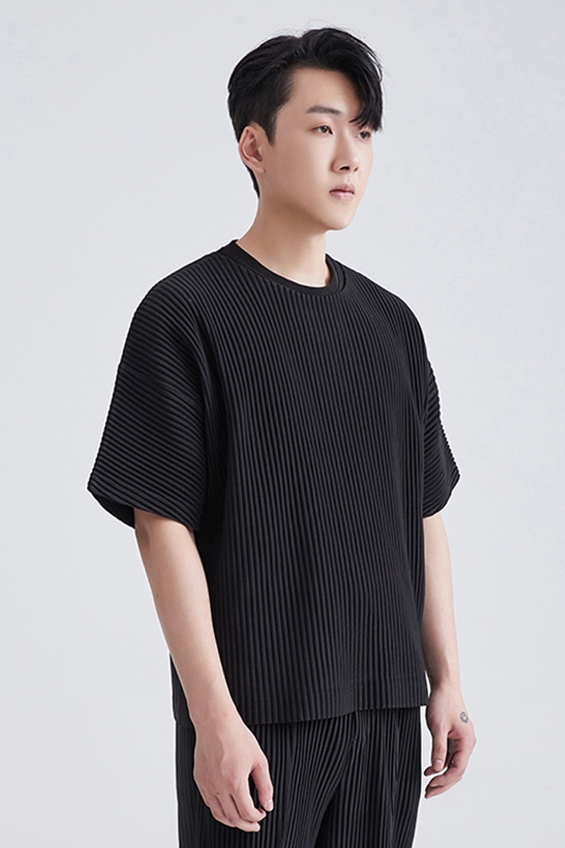 Miyake Pleated T Shirt For Men Summer Clothes Short Sleeve Plain T-Shirt Fashion Black Shirts Round Collar Sports Top 240311