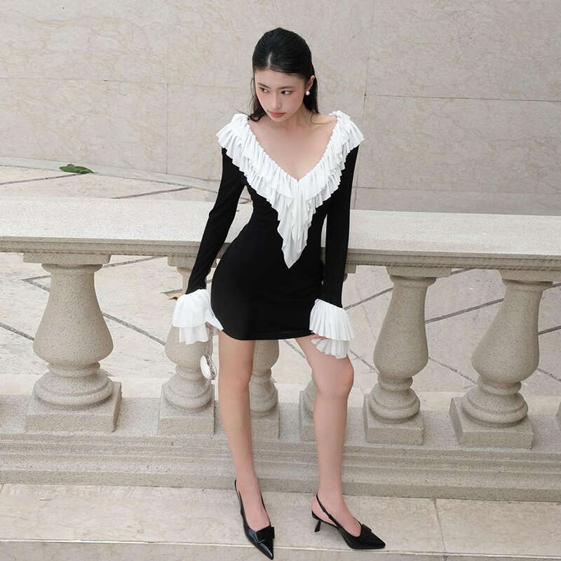 2024 Autumn New Women's Solid Color Slim Fit High Waist Fashion V-Neck Long Sleeve Dress 97b