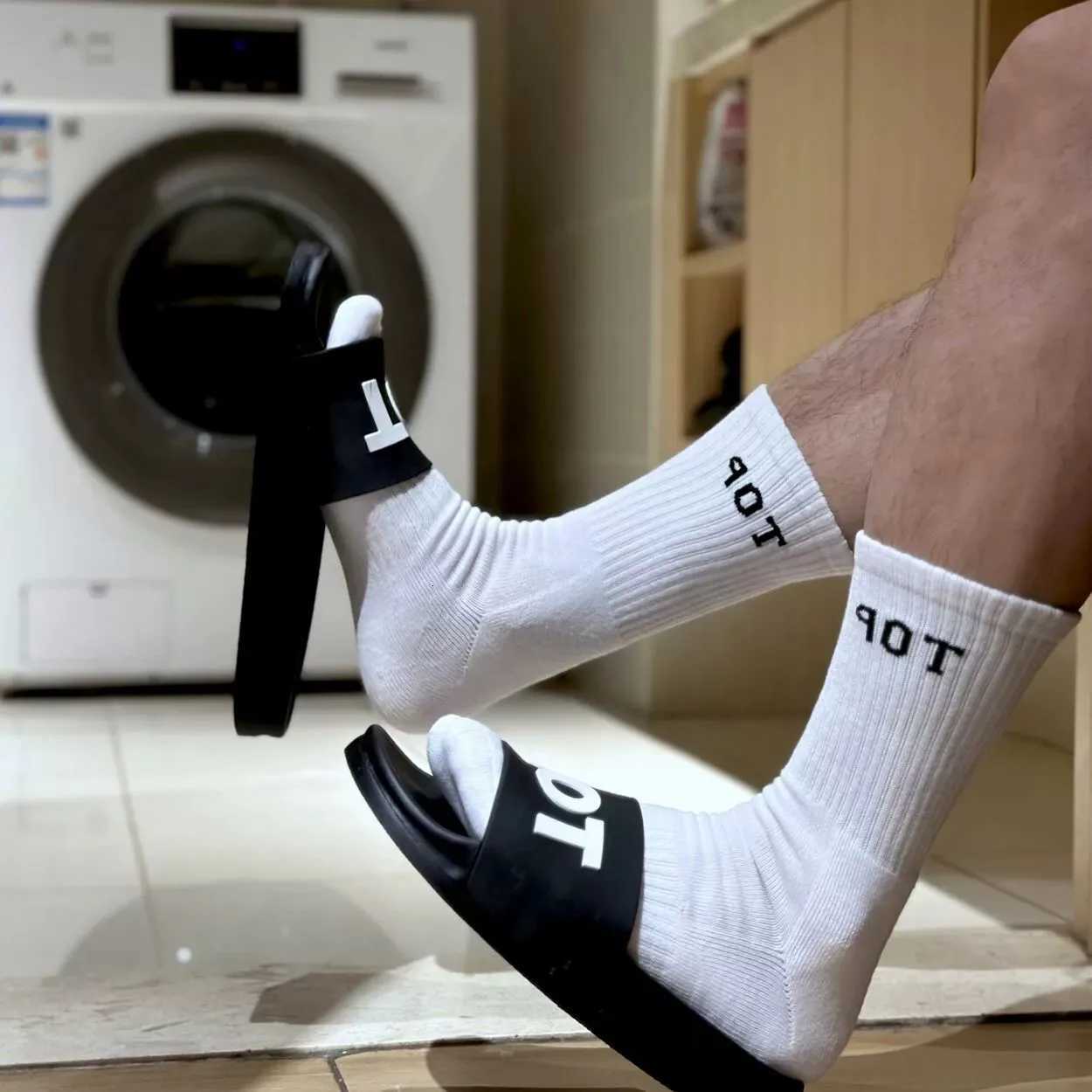 New Design Mens Socks Personality Letter Print Middle Tube Socks Top Bottom Vers Cotton Socks X250725
