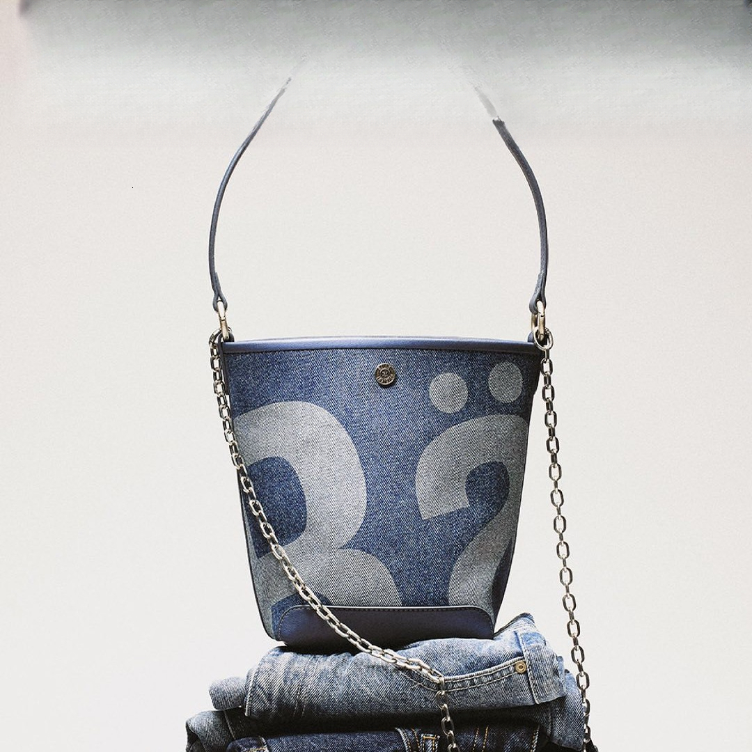 Top quality Brand High Quality New Style Free Delivery Designer 2025 New Bucket for Trendy Large Capacity Letter Print Shoulder Underarm New Free Deli