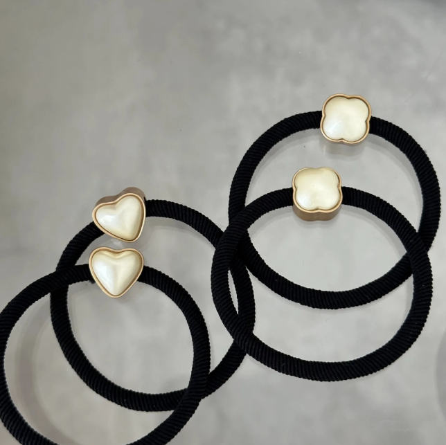 Elegant Love Clover Design Women's Hair Ties - Gentle Pearls & Soft Elastics for Everyday Use