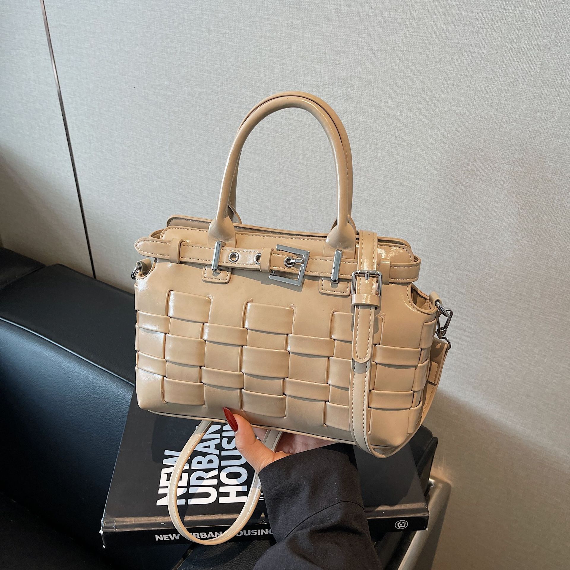 Luxury Brand Designer Bag High-End Korean Handheld Bucket Bag Fashionable Women's Bag Ins Design Woven Basket Crossbody Bag Fashion Bag