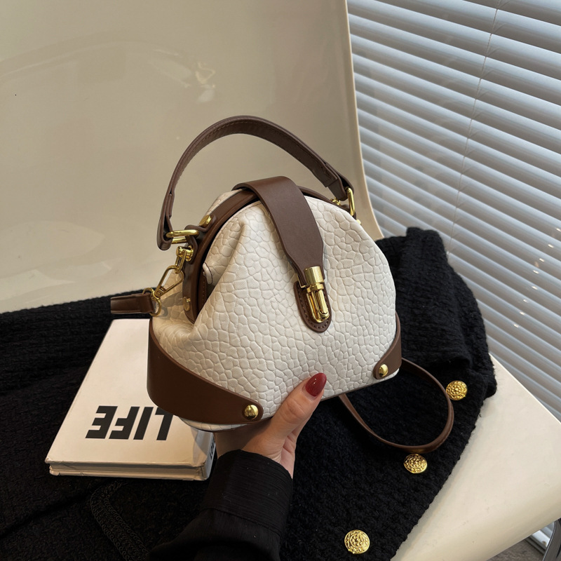 2025 Summer New Women's Shoulder Bag New women's Fashion Handbag Women's Crossbody Bag Simple Texture Summer New Leisure Fashion Design