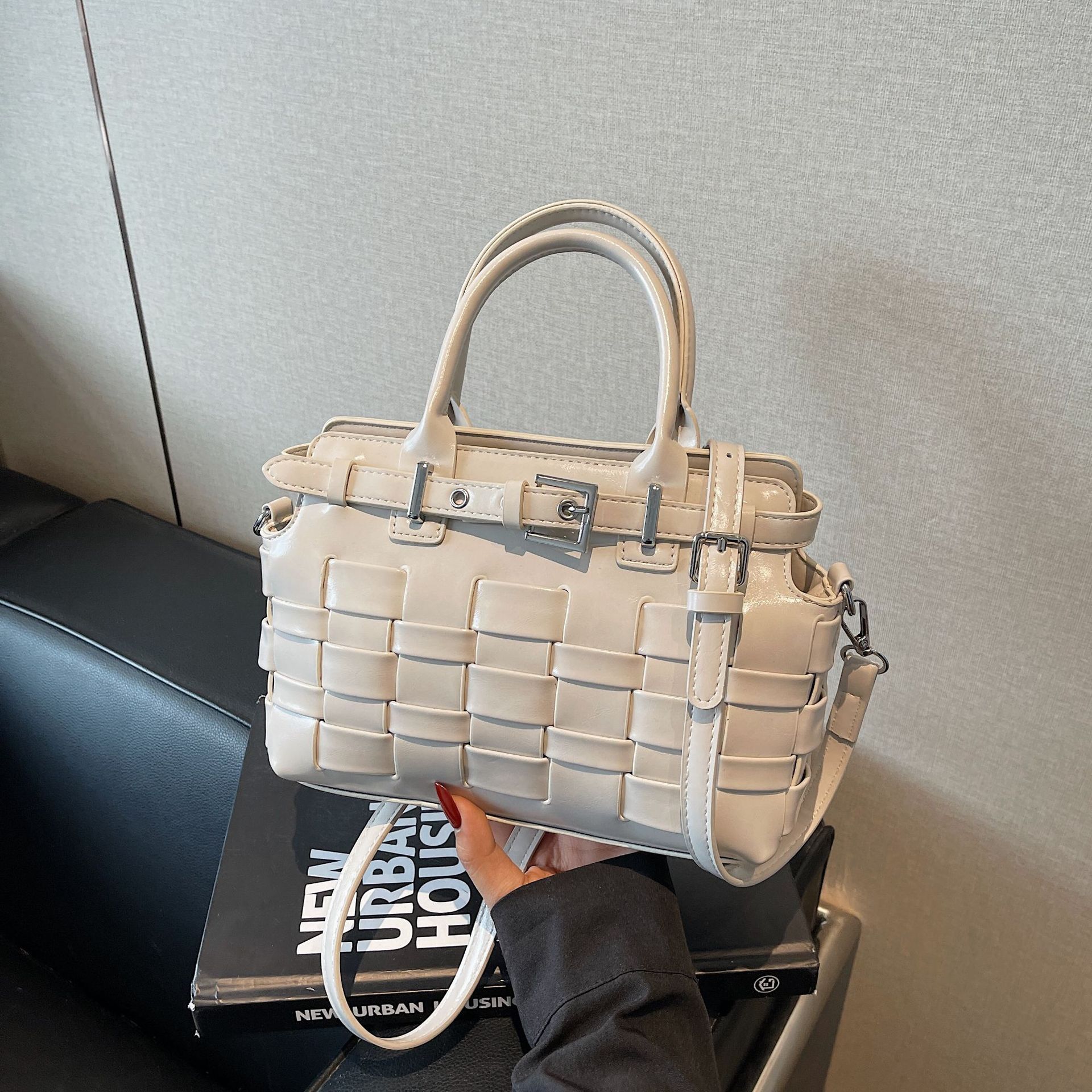 Luxury Brand Designer Bag High-End Korean Handheld Bucket Bag Fashionable Women's Bag Ins Design Woven Basket Crossbody Bag Fashion Bag