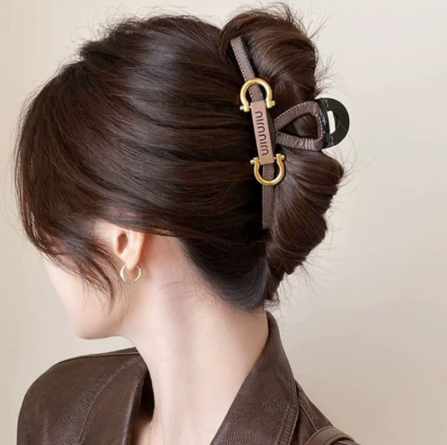 Elegant leather high-end style large shark clip new style hair clip women's light luxury and fashionable back head plate hair clip