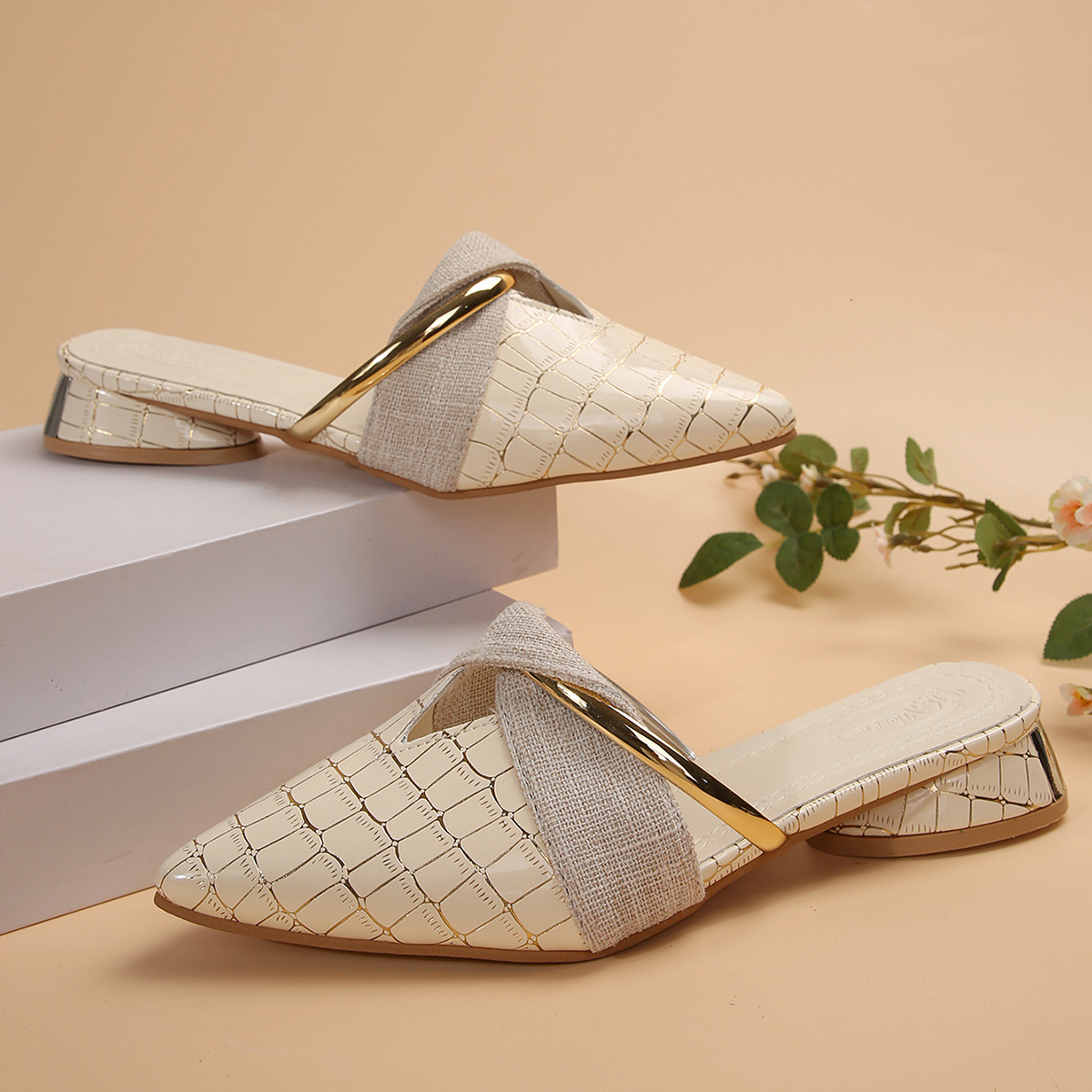 Designer sandals Internet Celebrity Slippers for Women, Summer New Style, French Half Slippers, Closed Toe, V-Cut, Chunky Heel, Pointed Toe Mules