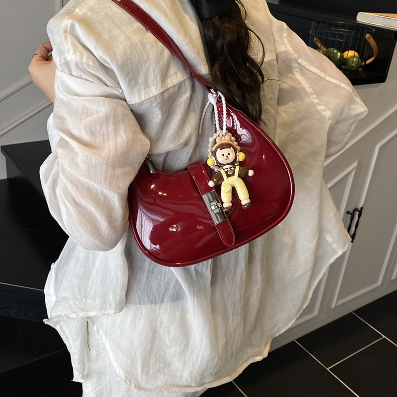 2025 autumn new crossbody bag niche design versatile fashion trend personalized armpit bag simple women's shoulder bag designer bag