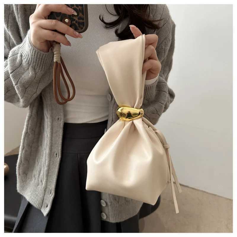 Pleated Design Mini PU Leather Dumpling Clutch Bags for Women Fi Knotted Fem Shoulder Bag Wrist Handbags Purses Y250725