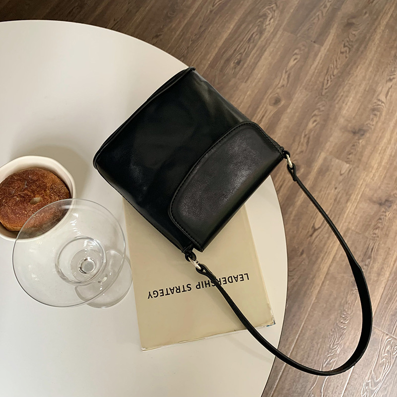 2025 summer new women's shoulder handbag new Korean style niche design texture solid color women's crossbody bag new women's crossbody 