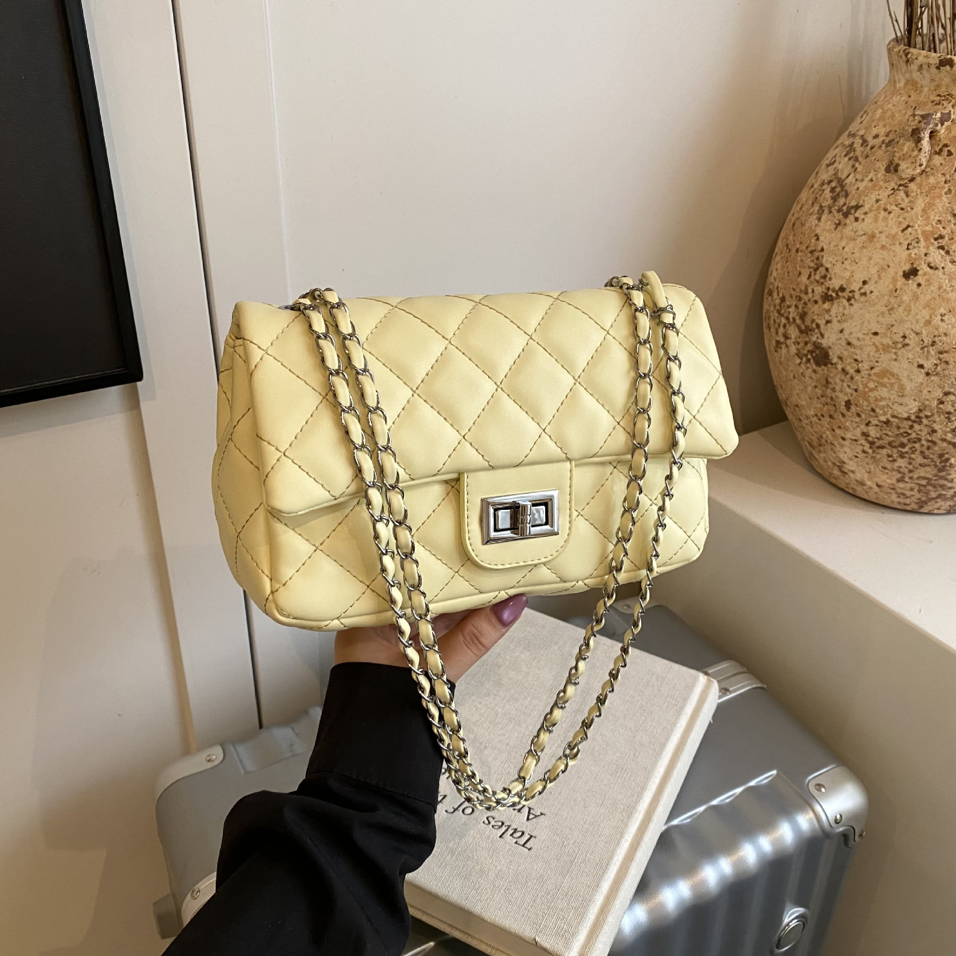Luxury Brand Designer Bag Quilted Chain Bag For Women 2025 Spring Summer New Fashion High-End Feel Women's Shoulder Crossbody Bag Versatile Small