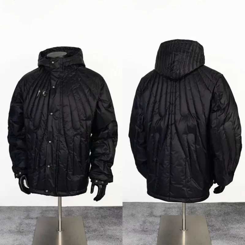 2025 New American Clothing Thug Club Metal Jacket Winter Mens Womens High-quality Waterproof Windproof Hooded Warm Down Jacket X2507251