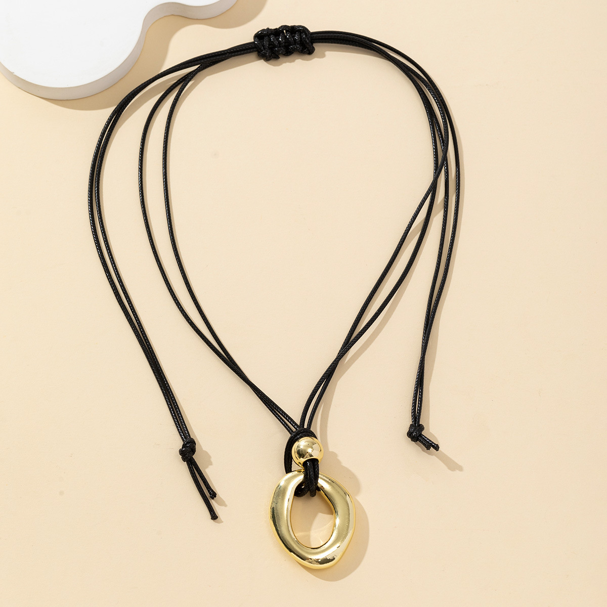Unique Design Irregular Circle Pendant Elegant Simple Knot Tie Necklace Jewelry Jewelry for Women