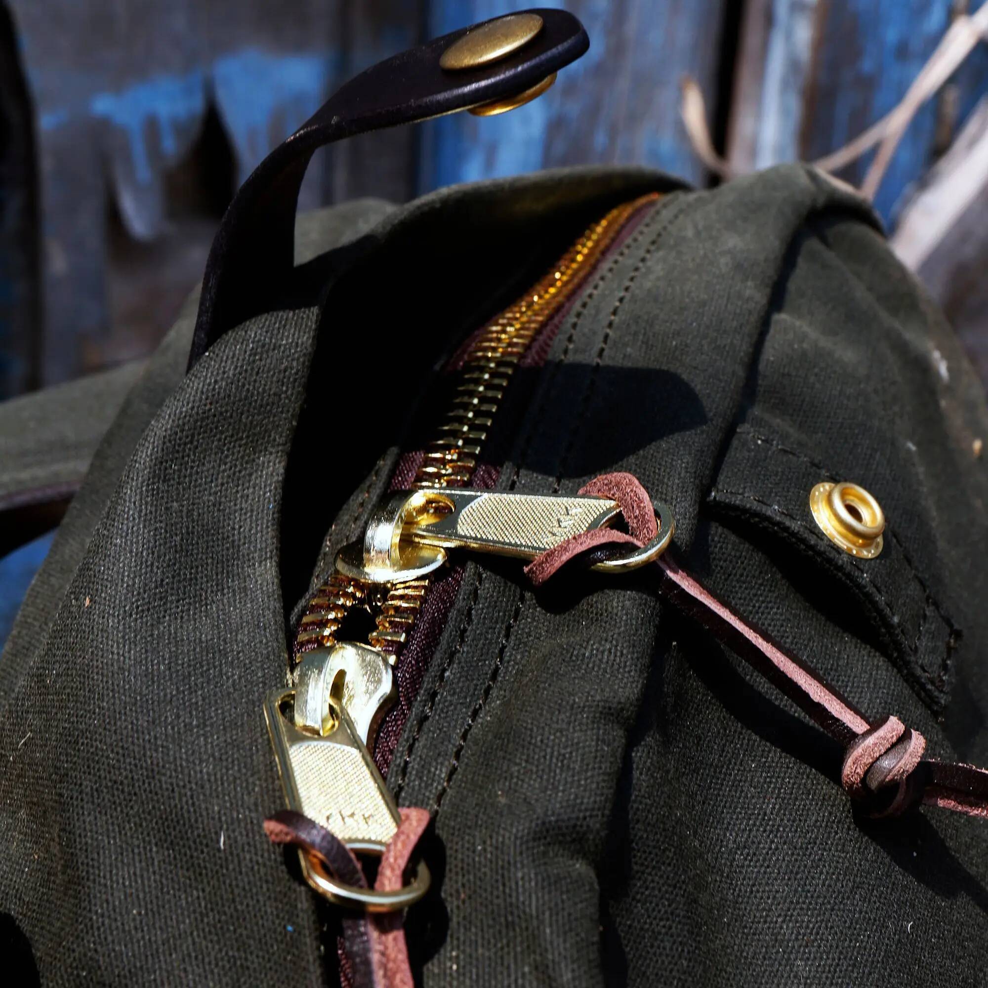 High Quality Waterproof 15.6Inch Laptop Heavy Oil Wax Canvas Outdoor Travel Backpack Unisex School Bag With YKK Zipper