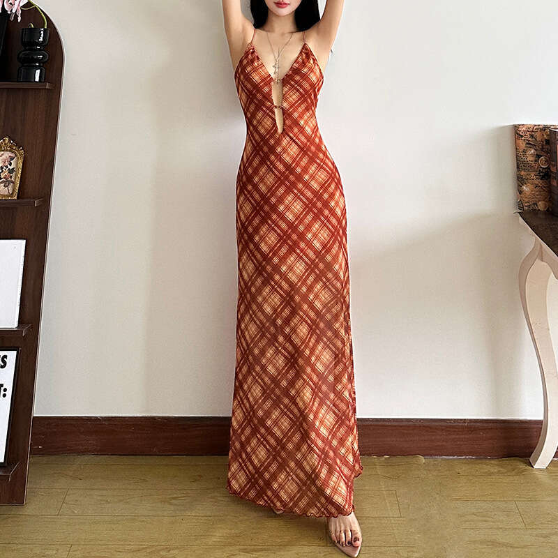 2025 Spring New Women's Solid Color Slim Fit High Waist Fashion V-neck Strap Sleeveless Dress 8b0