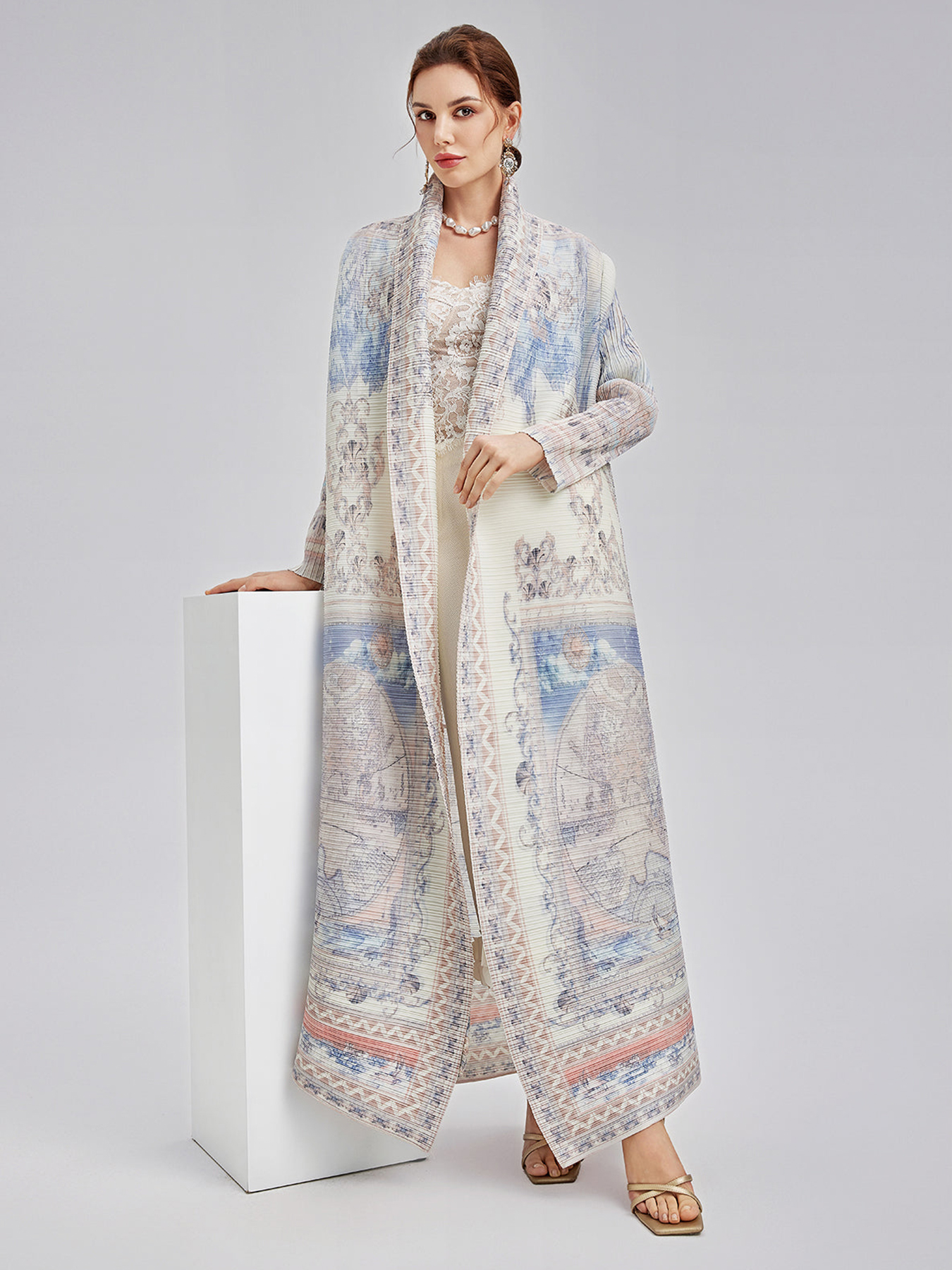 Ethnic ClothingThe Abaya long windbreaker for women is elegant, loose, large-sized printed cardigan and shawl in an Arabian style. It's trendy NZ