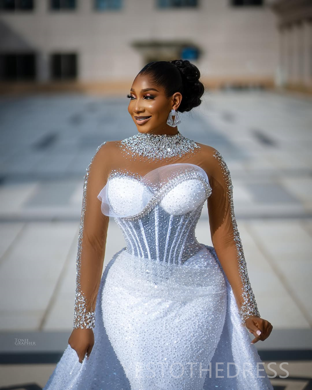2025 Plus Size Wedding Dresses Bridal Gowns Detachable Train Illusion High Neck Beaded Lace Rhinestones Long Sleeves Wedding Gowns for African Black W