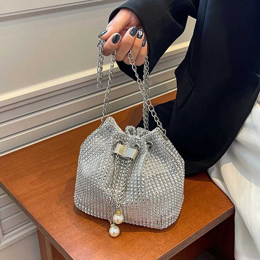 Women Chain Crossbody Bag Solid Color Rhinestone Glittering Satchel Bag Drawstring Shiny Sling Purse Dinner Party Bag Y250725