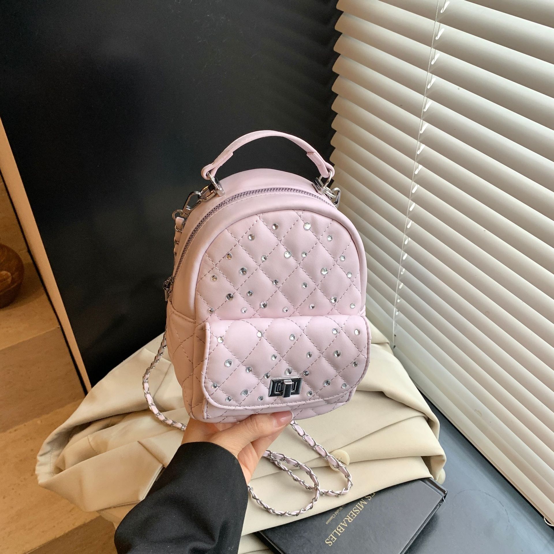 Luxury Brand Designer Bag High-End Niche Quilted Chain Shoulder Bag For Women With Rhinestones, New Fashion Versatile Backpack And Handbag