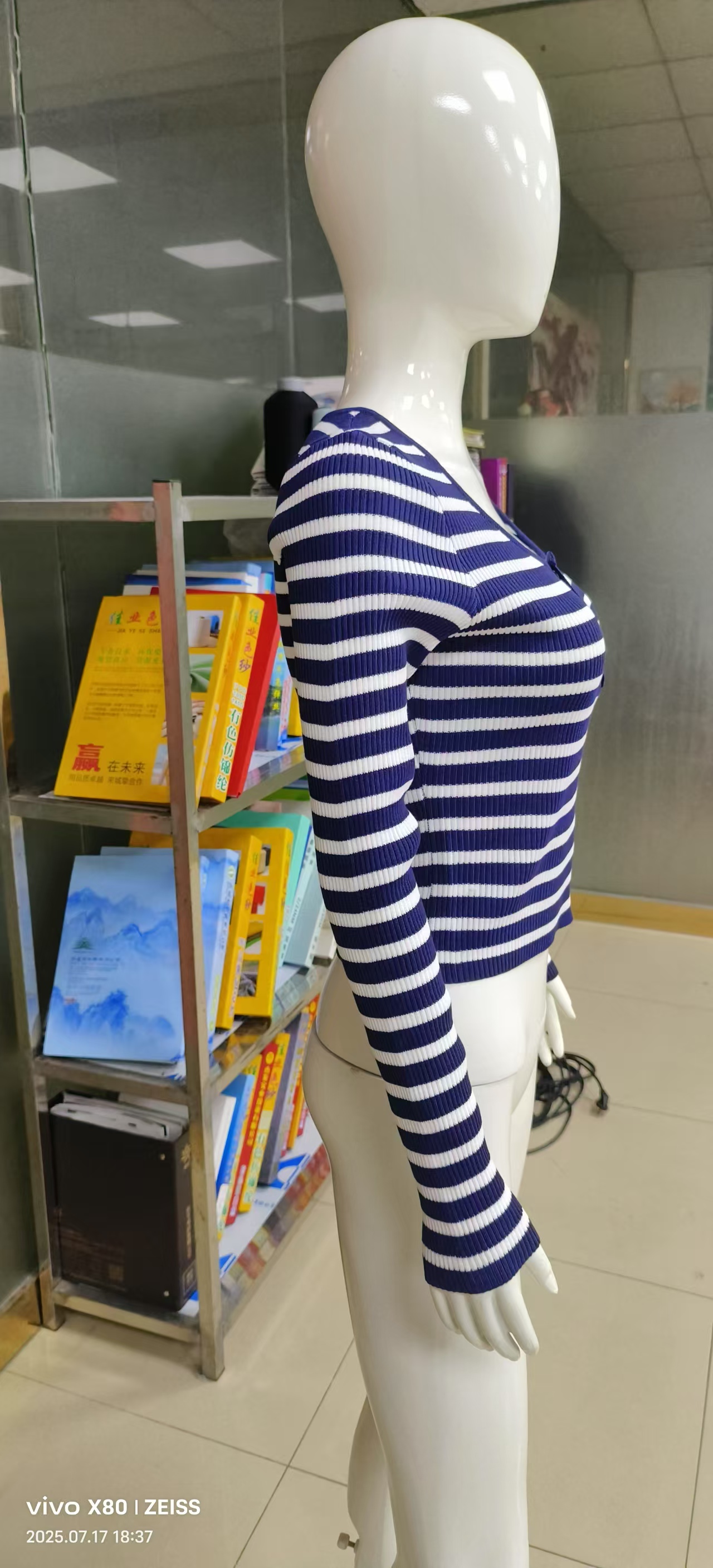 Casual and fashionable women's semi cardigan Diverse styles available for customization