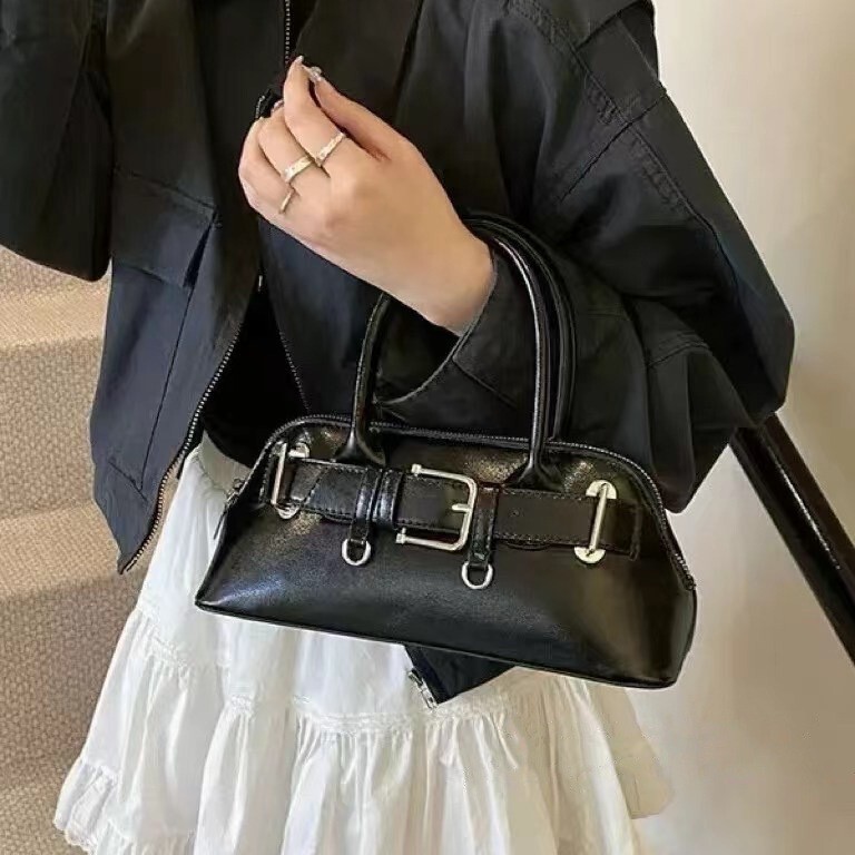 Top quality Brand High Quality New Style Free Delivery Designer 2025 Spring New Belt Buckle Half Moon Fashion Genuine Leather Handbag New Free Deliver