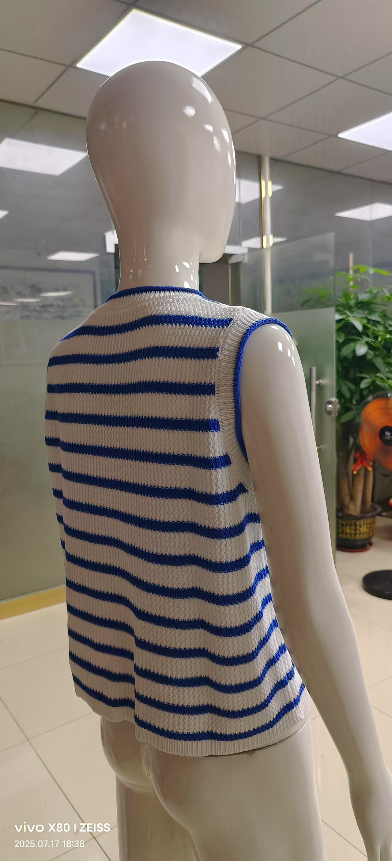 Casual and fashionable women's vest Diverse styles available for customization