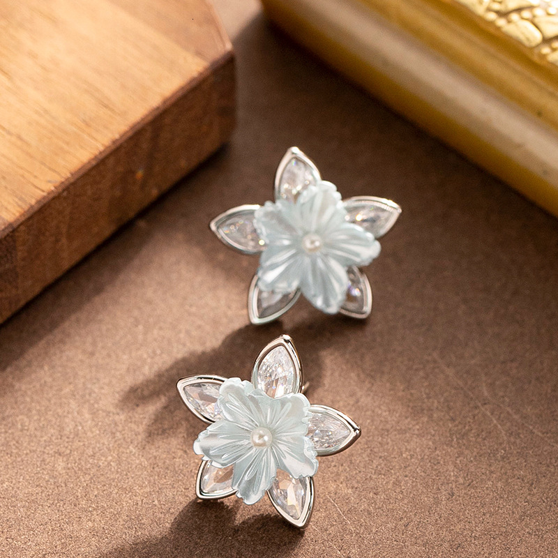 Sier Needle Forest Sweet Delicate Fresh Small Dia Zircon Pearl Floral Earrings for Women Niche INS Style Ear Jewelry