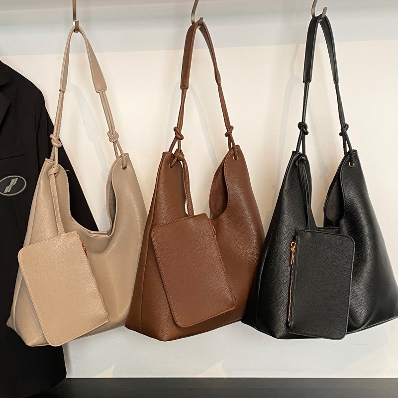 Womens Large-Capacity Shoulder Bag - Stylish Retro Tote with Multiple Compartments