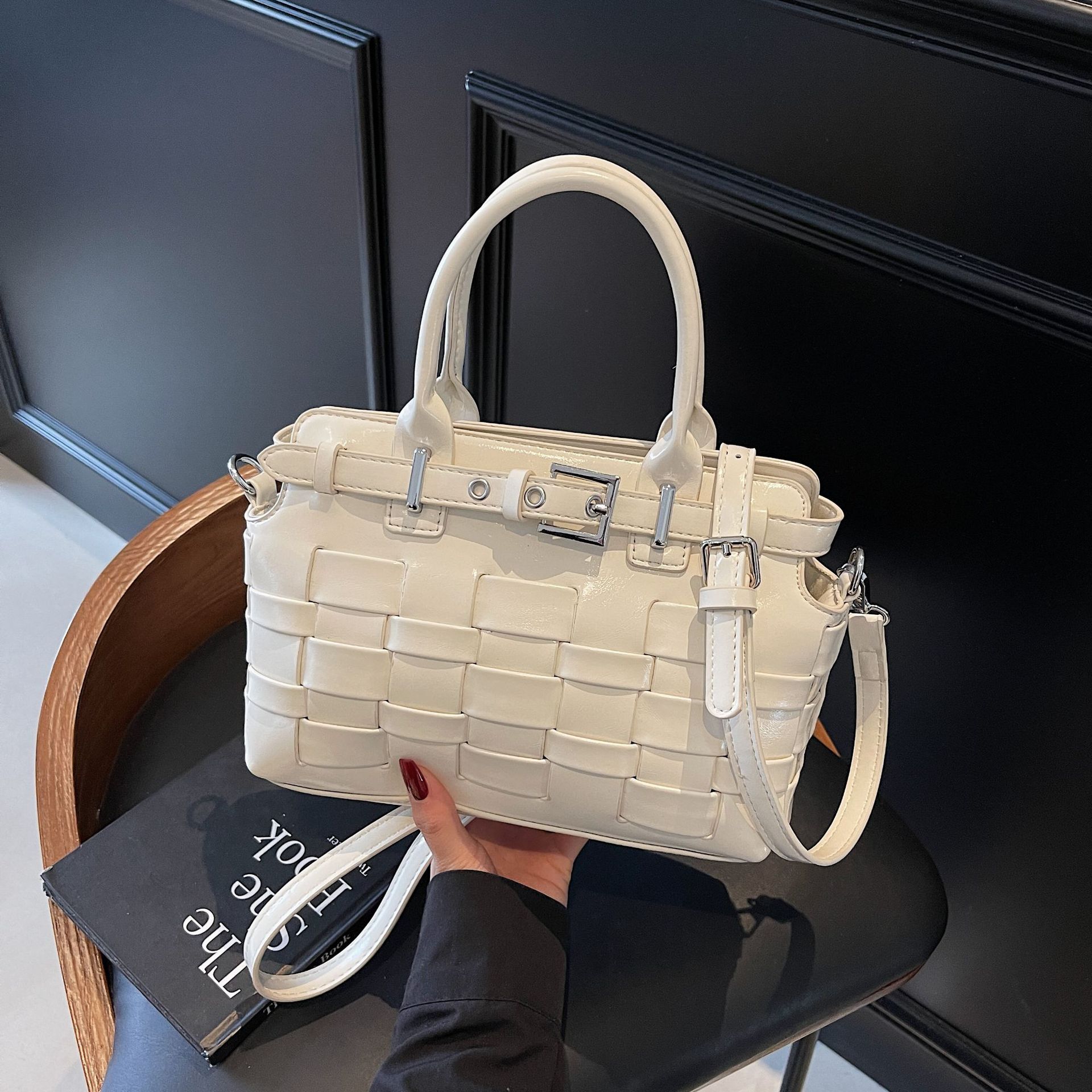 Luxury Brand Designer Bag High-End Korean Handheld Bucket Bag Fashionable Women's Bag Ins Design Woven Basket Crossbody Bag Fashion Bag