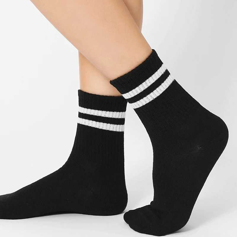 10pcs=5pairs High Quality Men Socks Cotton Breathable Sweat-absorbent Middle Tube Black Socks Deodorant Business Men Gift Socks X250725
