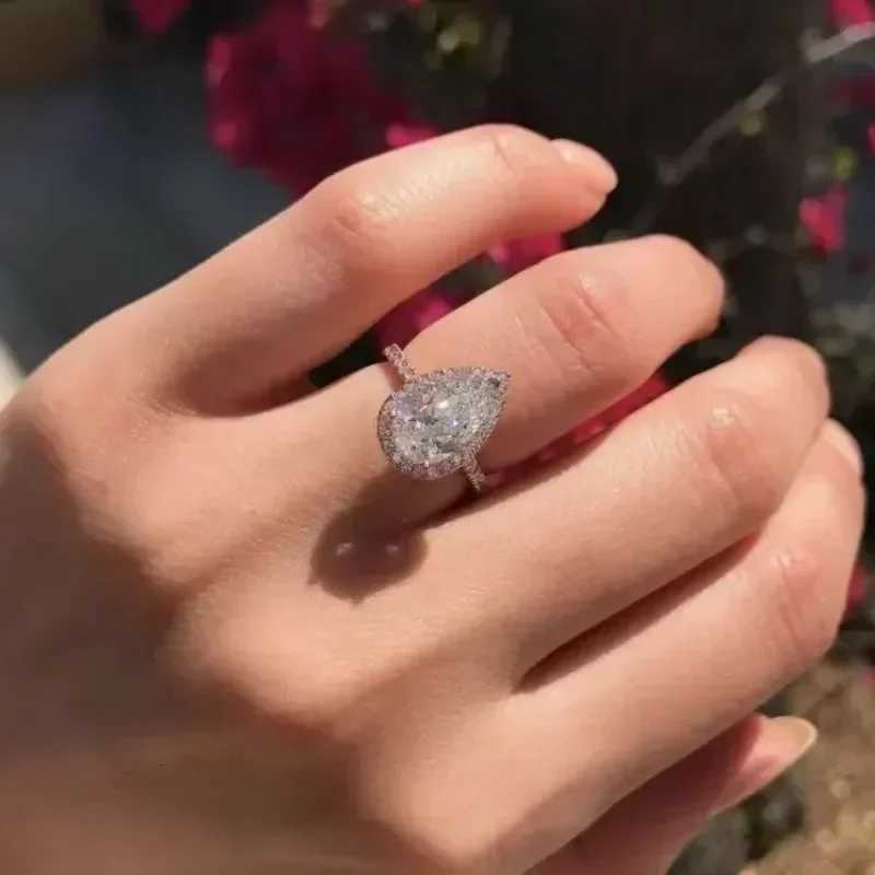 2025 Water Drop shaped Zirconia Proposal Ring Womens Wedding Party Accessories Engagement Ceremony Temperature Jewelry W250417