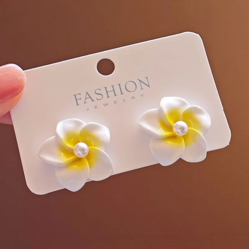 Temperament Yellow Color Flower Stud Earrings For Women Trend Sweet Fashion Ear Piercing Body Jewelry korean Style Girl Gift 250722