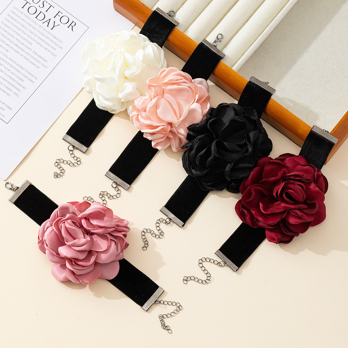 Fashion Geometric Elegant Romantic Temperament Rose Flower Flocked Fabric Collarbone Chain Bracelet Necklace Jewelry for Women