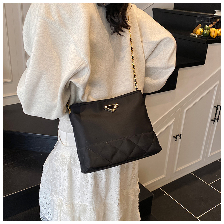Luxury Brand Designer Bag Free Shipping Quilted Chain Bag Women's Bag 2025 New Casual Oxford Cloth Single Shoulder Crossbody Bag Fashion Niche Bu