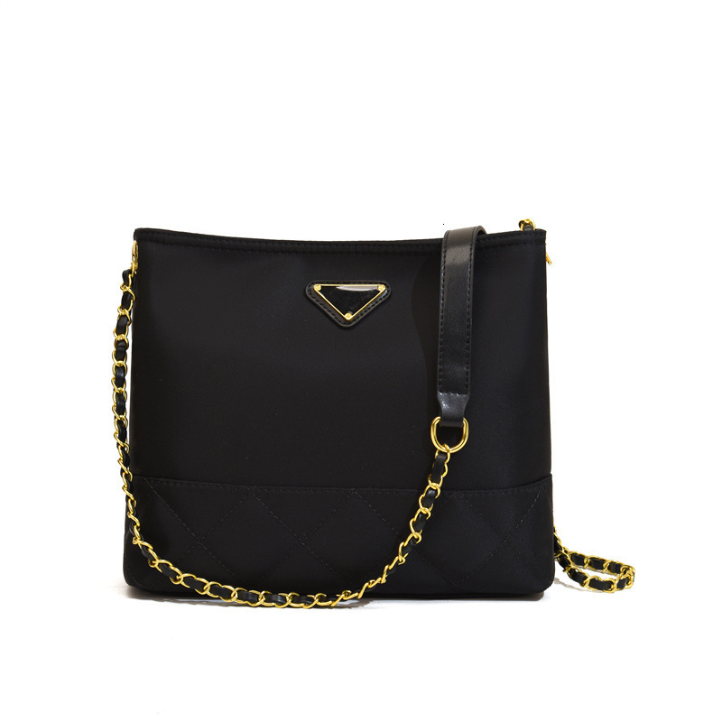 Luxury Brand Designer Bag Free Shipping Quilted Chain Bag Women's Bag 2025 New Casual Oxford Cloth Single Shoulder Crossbody Bag Fashion Niche Bu