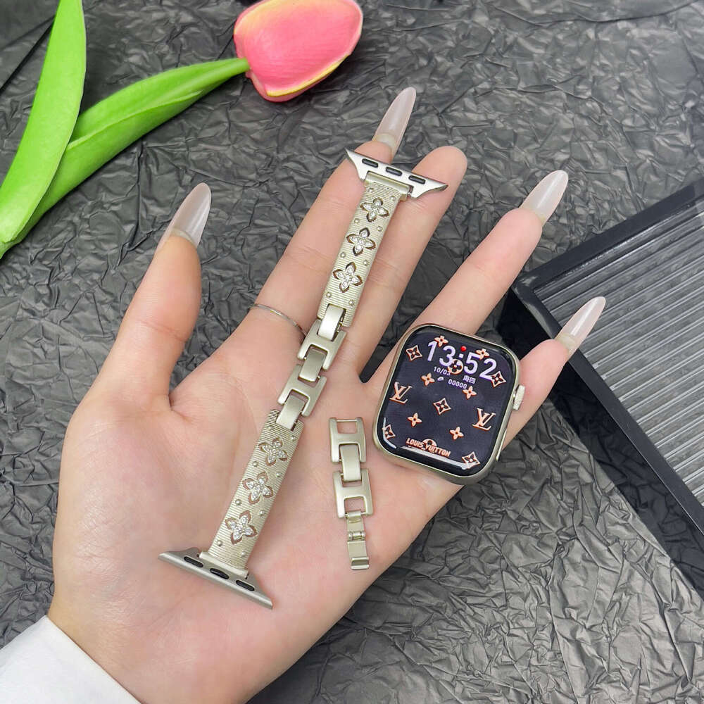 Smart watch Compatible with Apple iWatch Strap Four-Leaf Clover Inlaid Dia High-End Metal Bracelet Wristband Women's Watch